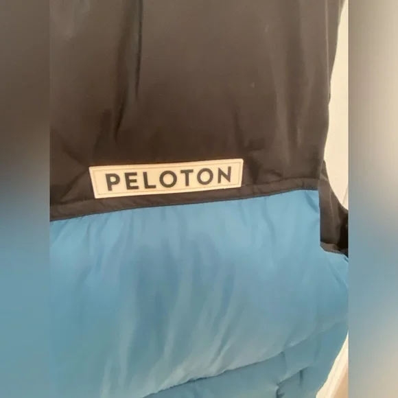 Peloton puffer vest size medium - Picture 2 of 6